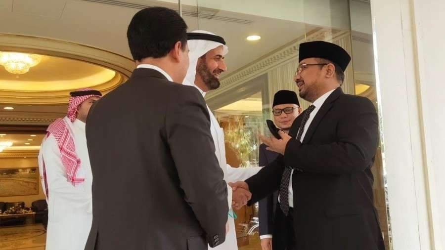 Menag berbincang dengan Menteri Haji dan Umrah di Kantor Kementerian Haji dan Umrah Saudi, Jeddah. (Foto: Kemenag)