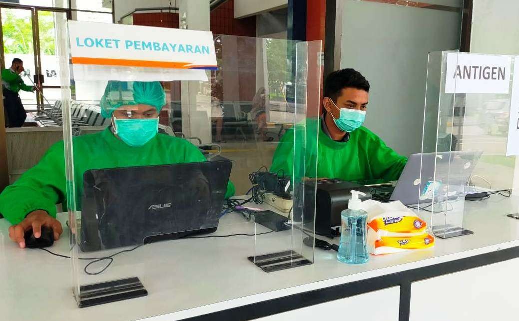 Layanan pemeriksaan swab Antigen di salah satu stasiun KA (foto: istimewa)