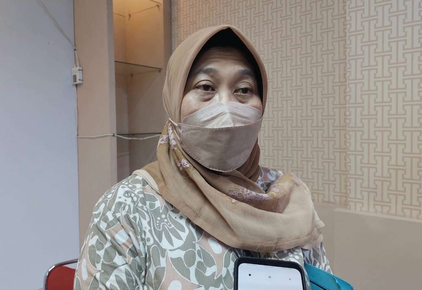 Kepala Dinas Kesehatan Surabaya, Nanik Sukristina ditemui di kantor Bagian Humas Pemkot Surabaya. (Foto: Pita Sari/Ngopibareng.id)