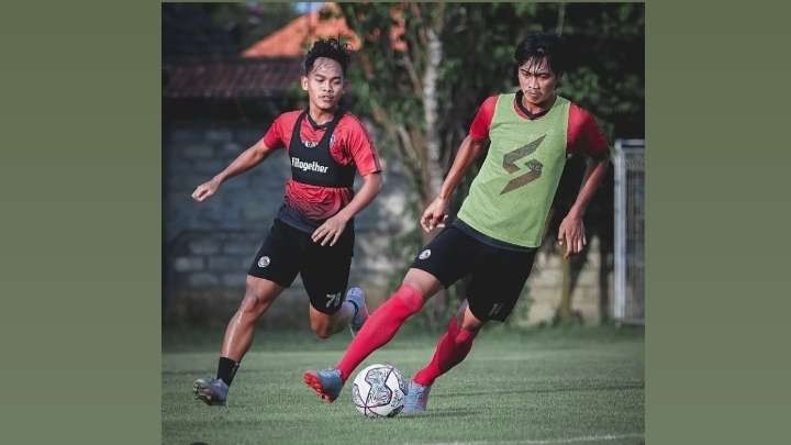 Skuat Arema FC saat menjalani sesi latihan (Foto: Instagram/@aremafcofficial)