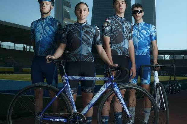 Cinelli dan Inter Milan bekerja sama menghasilkan apparel dan sepeda berdesain khusus. (Foto: Istimewa)