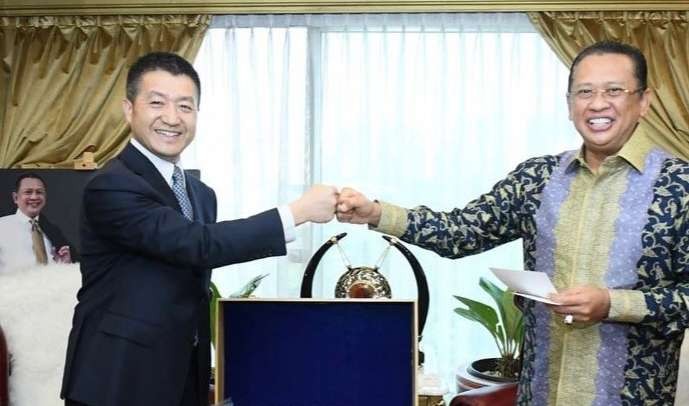 Ketua MPR RI Bambang Soesatyo bersama Dubes Tiongkok untuk Indonesia HE Mr. Lu Kang. (Foto: Istimewa)