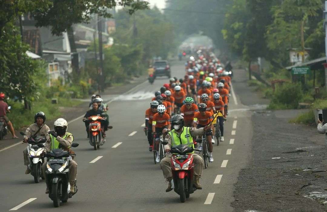 FreedomCC menggelar gowes bareng menanjak ke Wonokitri, Bromo diikuti 250 cyclist anggota FreedomCC