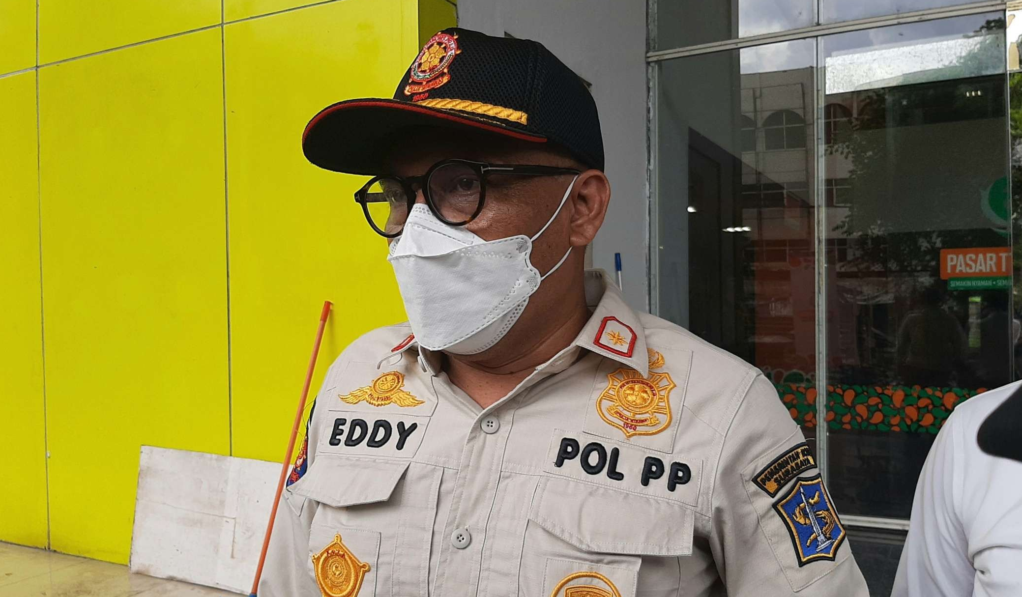 Kepala Satpol PP Surabaya Eddy Christijanto saat ditemui di Pasar Turi beberapa waktu lalu. (Foto: Pita Sari/Ngopibareng.id)