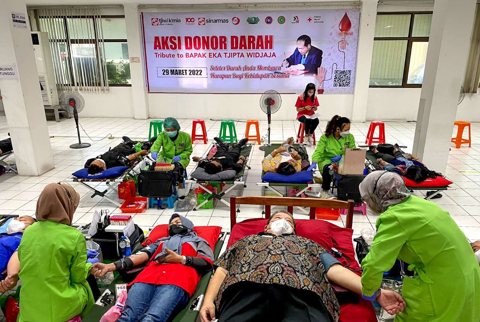 Karyawan Sinarmas grup donor darah (foto:Aini/Ngopibareng.id)