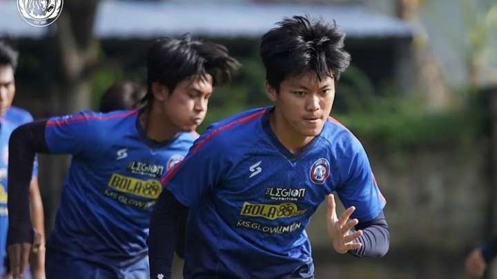Skuat Arema FC saat menjalani sesi latihan terakhir jelang laga kontra PSM Makassar. (Foto: Instagram/@aremafcofficial)