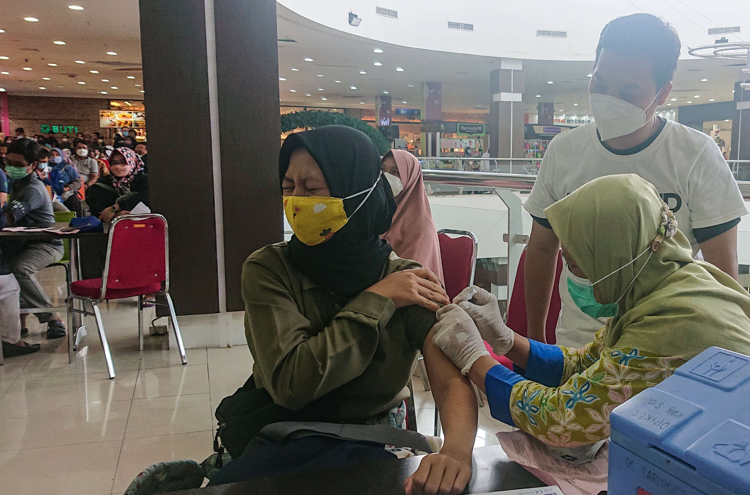Vaksinasi masal di Lippo Plaza Sidoarjo (foto:Aini/Ngopibareng.id)