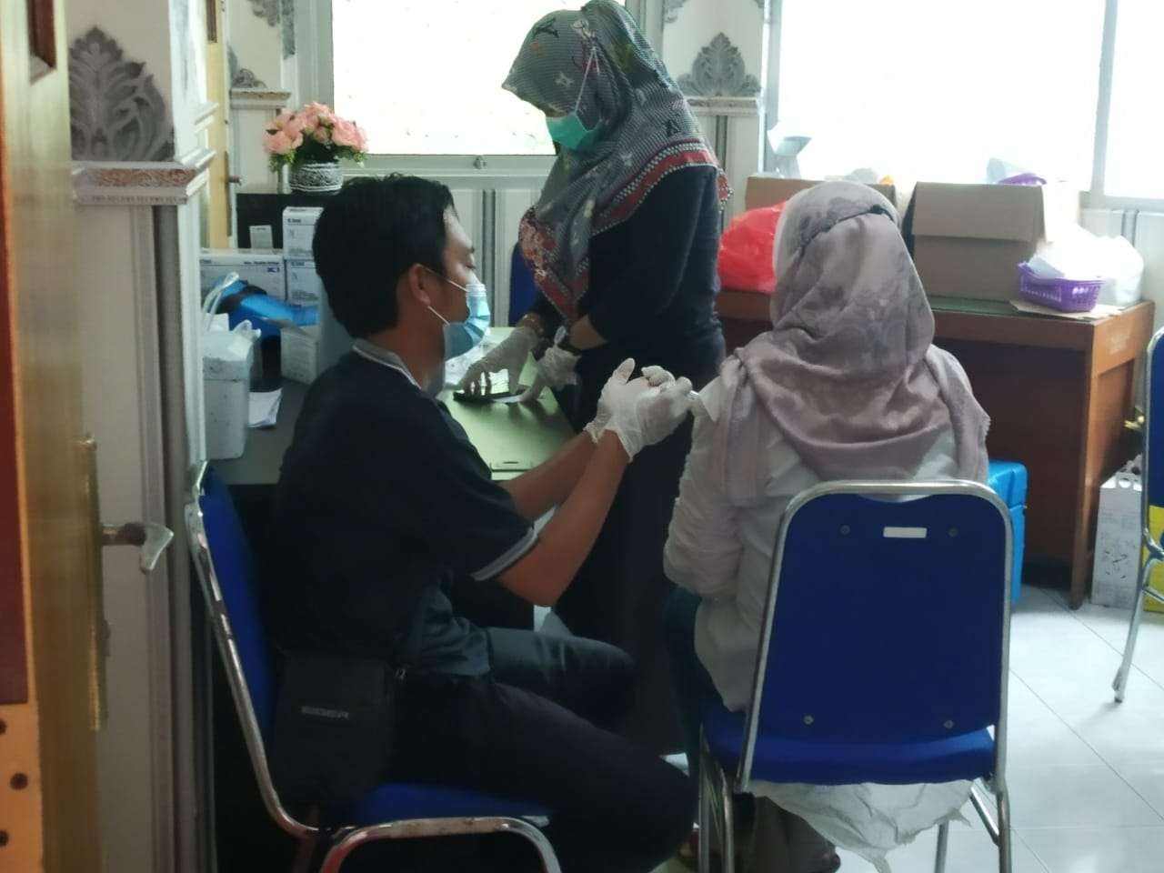 Minat vaksinasi Covid-19 khususnya vaksinasi ke tiga atau booster meningkat jelang Ramadan. (Foto: Imron Rosidi/Ngopibareng.id)