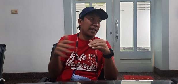 CEO Deltras FC Amir Burhanuddin saat menjelaskan proyeksi Deltras di Liga 2 musim depan. (Foto: Rizal Arnas/Ngopibareng.id_