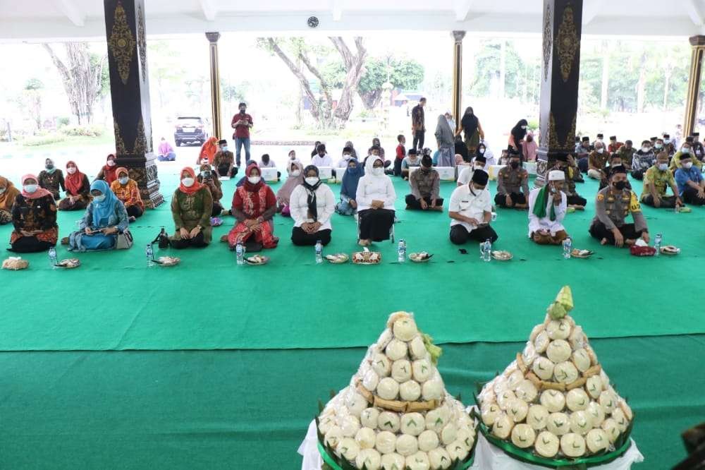 Tradisi megengan dalam rangka menyambut bulan Ramadhan 1443 H/2022 M digelar di Pendopo Kabupaten Jombang, Kamis 31 Maret 2022. (Foto: Istimewa)