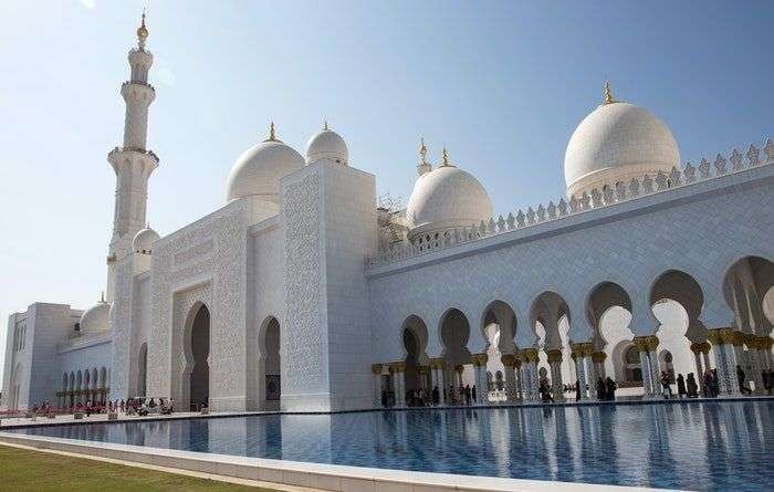 Masjid menjadi pusat orientasi beribadah. (Foto: Istimewa)