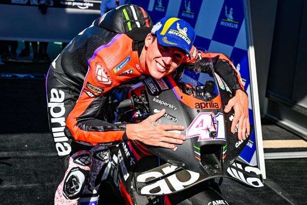 Aleix Espargaro (Aprilia Racing) berhasil menjadi juara 1 di MotoGP 2022 seri 3 Argentina. (Foto: Istimewa)