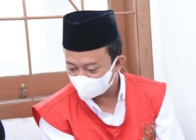 Terdakwa Herry Wirawan terancam hukuman mati atas kasus perkosaan 13 santri. (Foto: Ant)