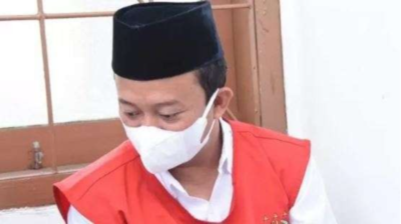 Hakim Pengadilan Tinggi (PT) Bandung memberikan vonis hukuman mati bagi Herry Wirawan. Sebelumnya guru yang memerkosa 13 santri divonis seumur hidup. (Foto: kmp)