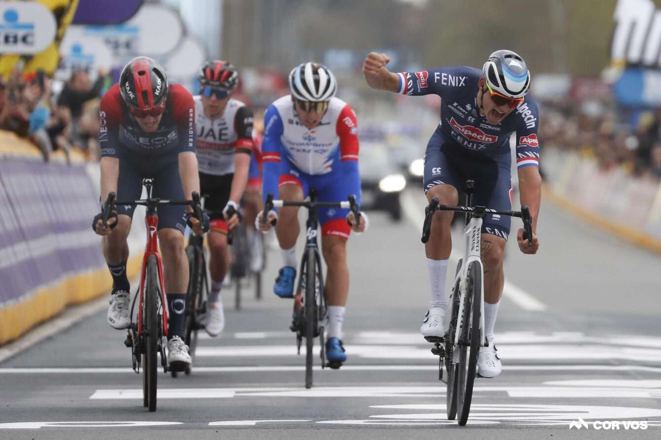 Mathieu Van der Poel memenangi Tour of Flanders 2022. (Foto: Istimewa)
