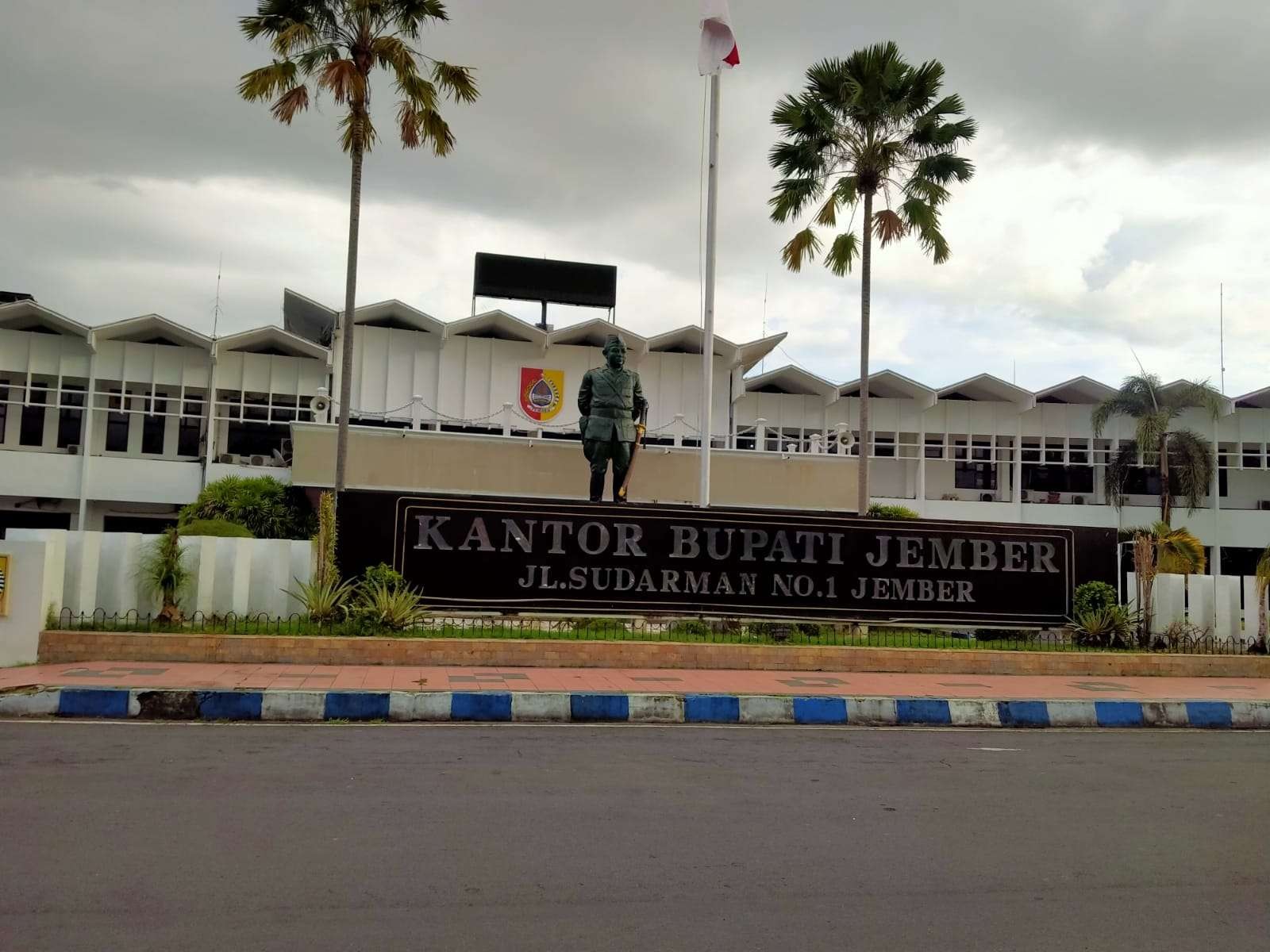 Kantor Pemerintah Kabupaten Jember (Foto: Rusdi/Ngopibareng.id)