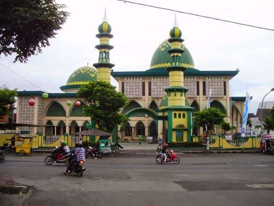 Masjid Agung An-Nur Kota Batu, Jawa Timur. (Foto: Travellers)