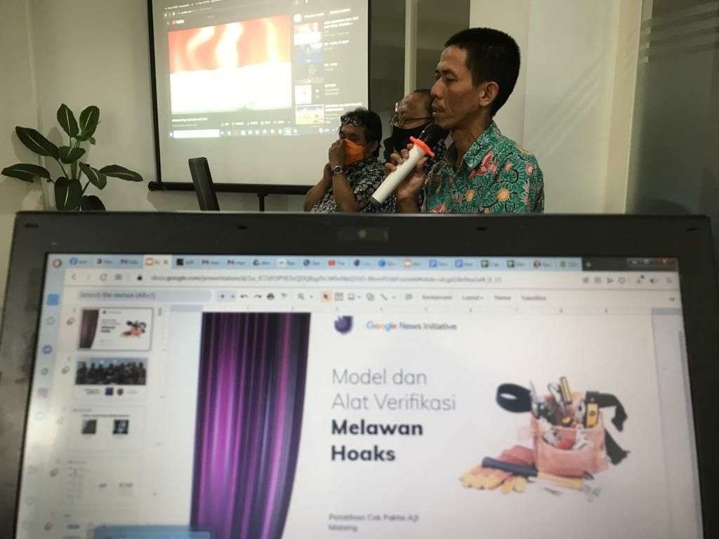 Aliansi Jurnalis Independen (AJI) Malang menyelenggarakan pelatihan hoax busting and digital hygiene di Universitas Widyagama Malang. (Foto: Ist)