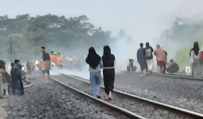 Foto: Aktivitas masyarakat di jalur kereta api wilayah Daop 4 Semarang.