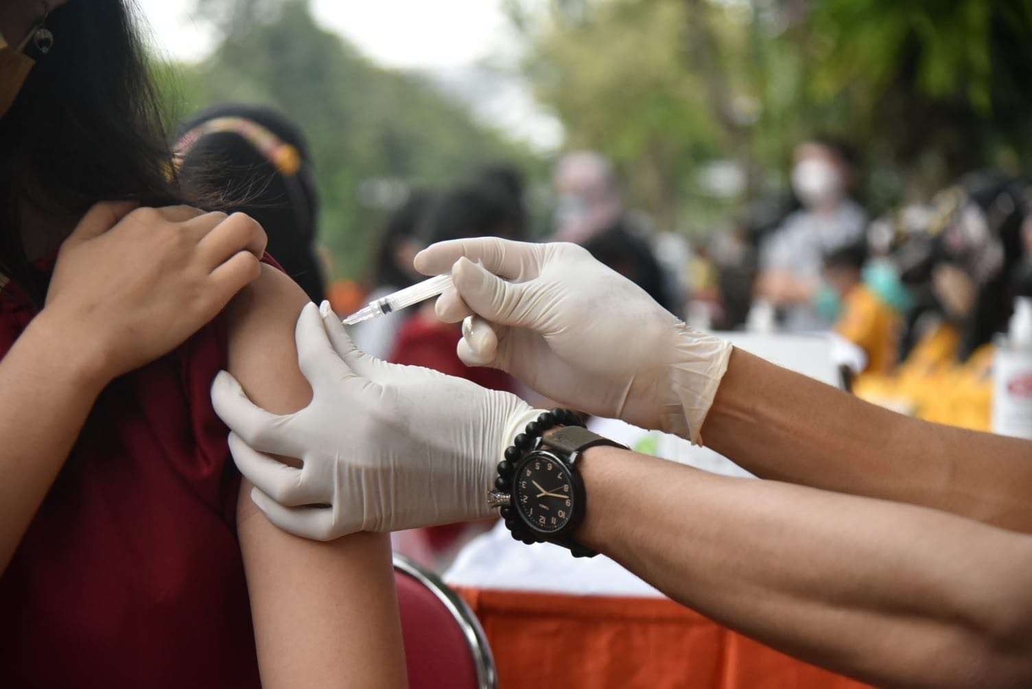 Salah satu gerai vaksin booster di Surabaya selain Puskesmas. (Foto: Istimewa)