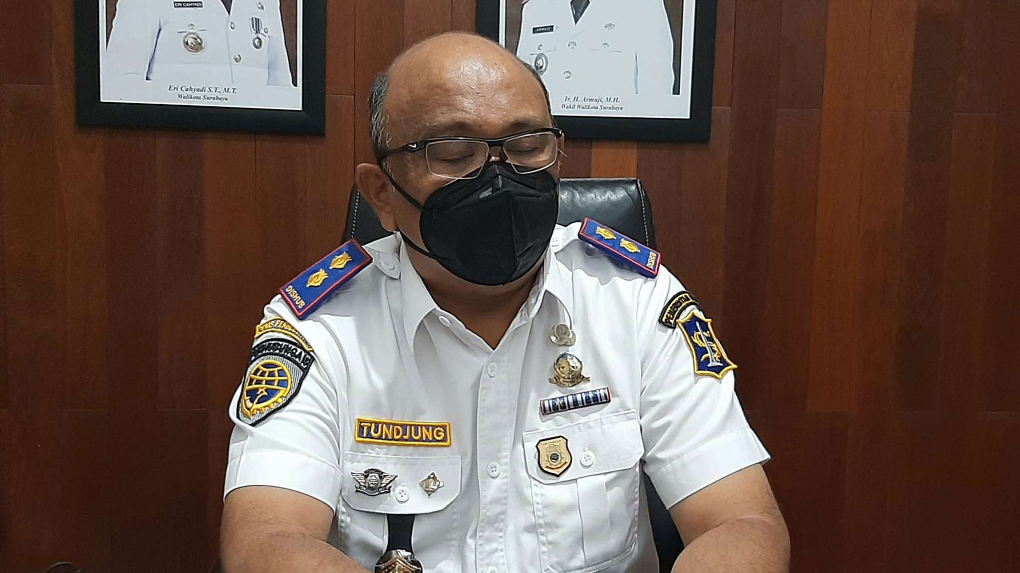 Kepala Dinas Perhubungan (Dishub) Surabaya, Tundjung  Iswandaru saat ditemui di ruang kerjanya. (Foto: Pita Sari/Ngopibareng.id)