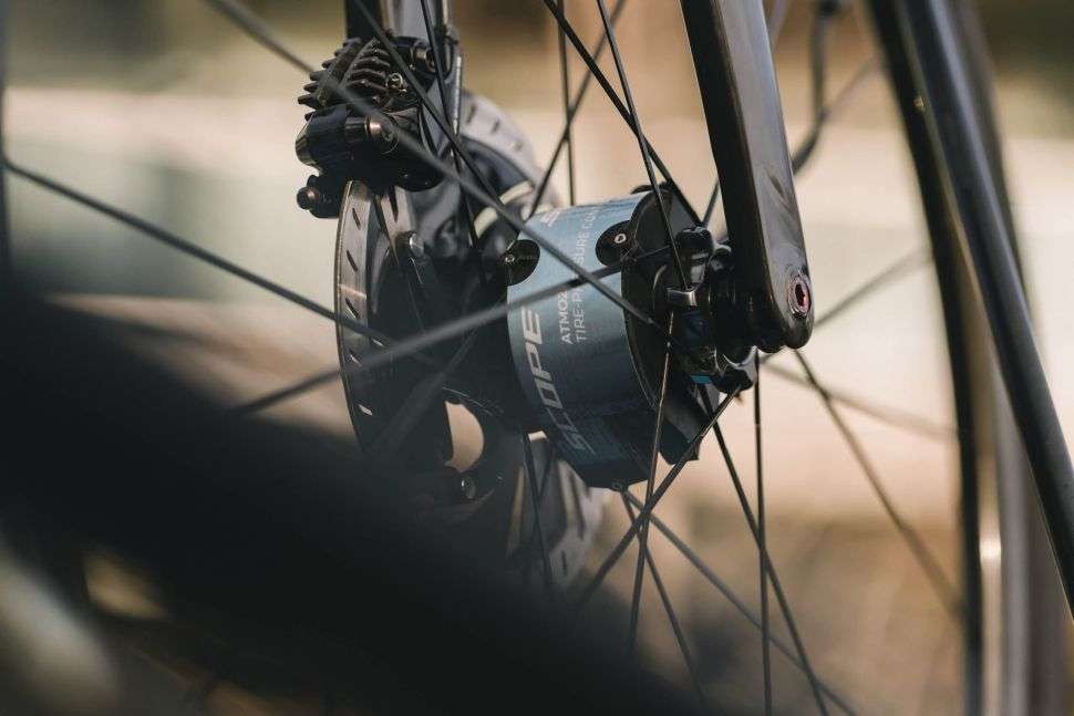 Scope Atmoz sebuah komponen yang dipasang di hub roda dan bisa menambah atau mengurangi tekanan ban. (Foto: Istimewa)