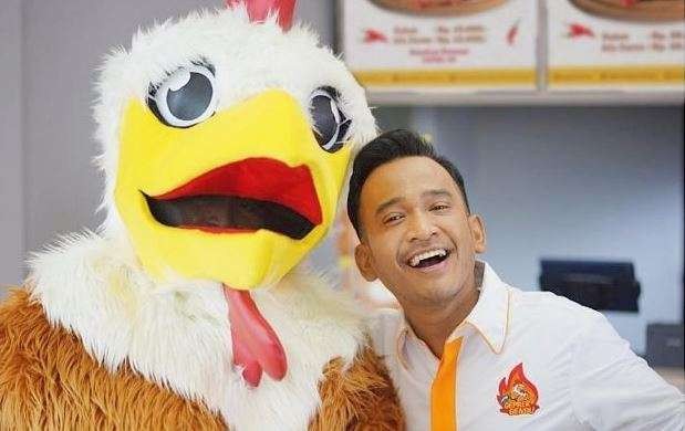 Ruben Onsu, pemilik gerai makanan siap saji dari olahan ayam. (Foto: Istimewa)