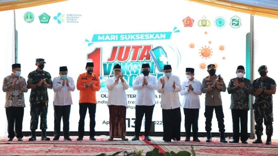 Kick off Program 1 Juta Vaksin Booster di Pondok Pesantren Bayt Al Hikmah, Pasuruan, Jawa Timur. (Foto: Kemenag)