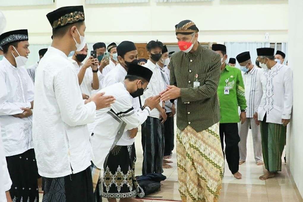 Gubernur Jawa Tengah Ganjar Pranowo saat mengisi acara rohis se Jawa Tengah. (Foto: ist)