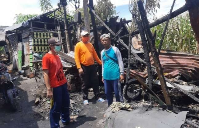 Gudang penyimpanan kayu di Desa Talkandang Kecamatan Situbondo ludes terbakar. (Foto: BPBD Situbondo)