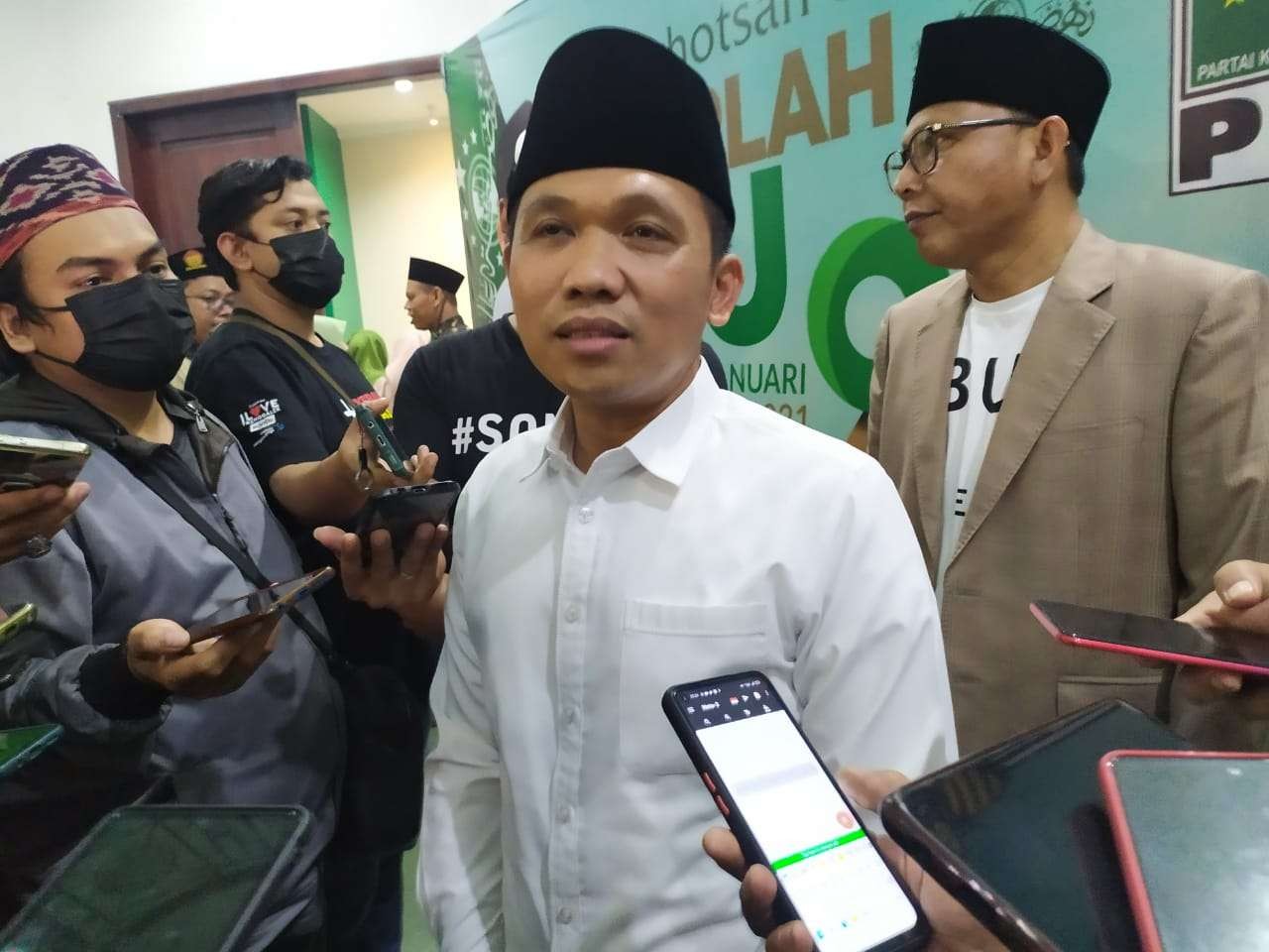 Wakil Ketua DPW PKB Jatim, Thoriqul Haq usai acara peringatan Nuzulul Quran di Masjid Darussalam, Surabaya, Sabtu 16 April 2022.