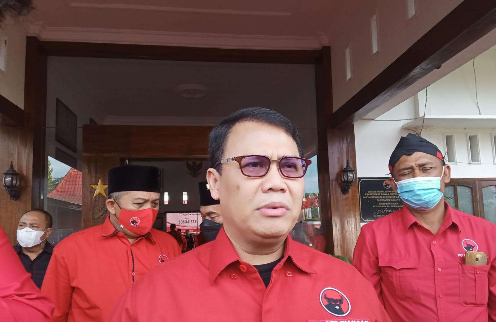 Anggota DPR RI, Ahmad Basarah saat berada di Kantor DPC PDI-Perjuangan Kabupaten Malang (Foto: Lalu Theo/ngopibareng.id)