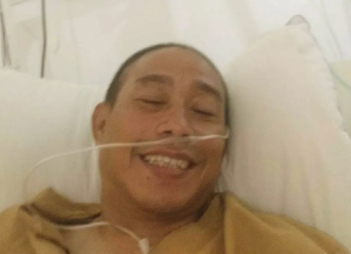 Pidi Baiq, penulis novel trilogi Dilan, menjalani operasi pemasangan ring usai serangan jantung. (Foto: Instagram)