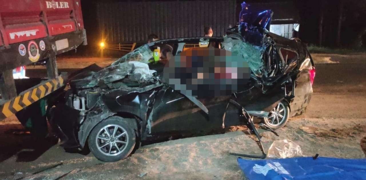 Kondisi mobil Toyota Calya yang mengalami kecelakaan maut di Tuban (dok. Unit Laka Satlantas Polres Tuban)