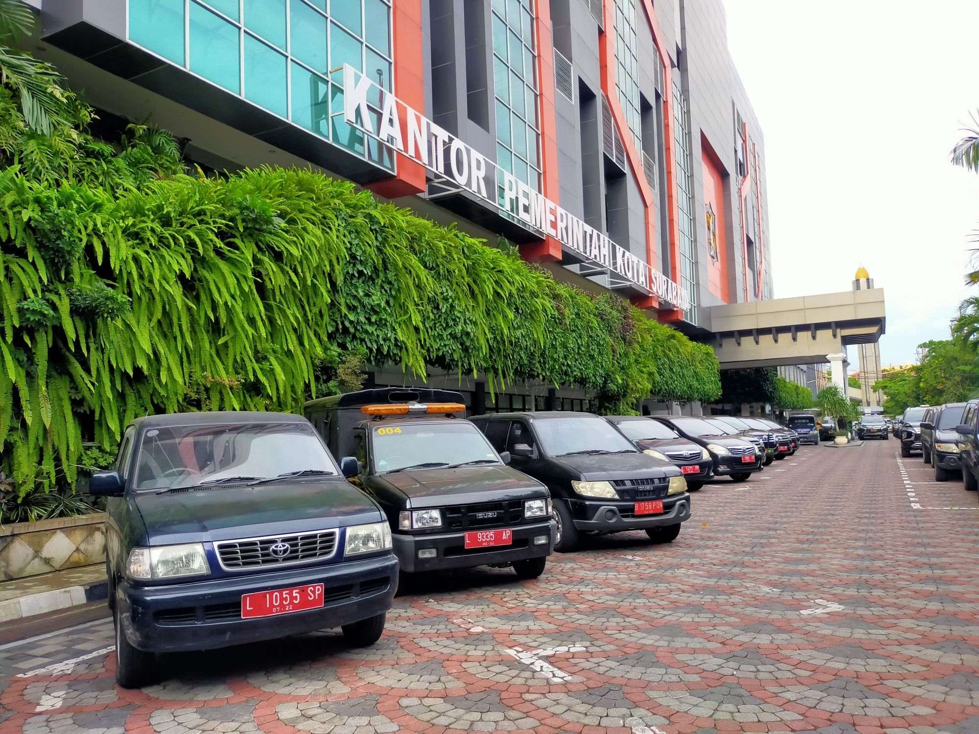 Mobil dinas Pemkot Surabaya yang tidak boleh digunakan untuk mudik bagi ASN. (Foto: Istimewa)