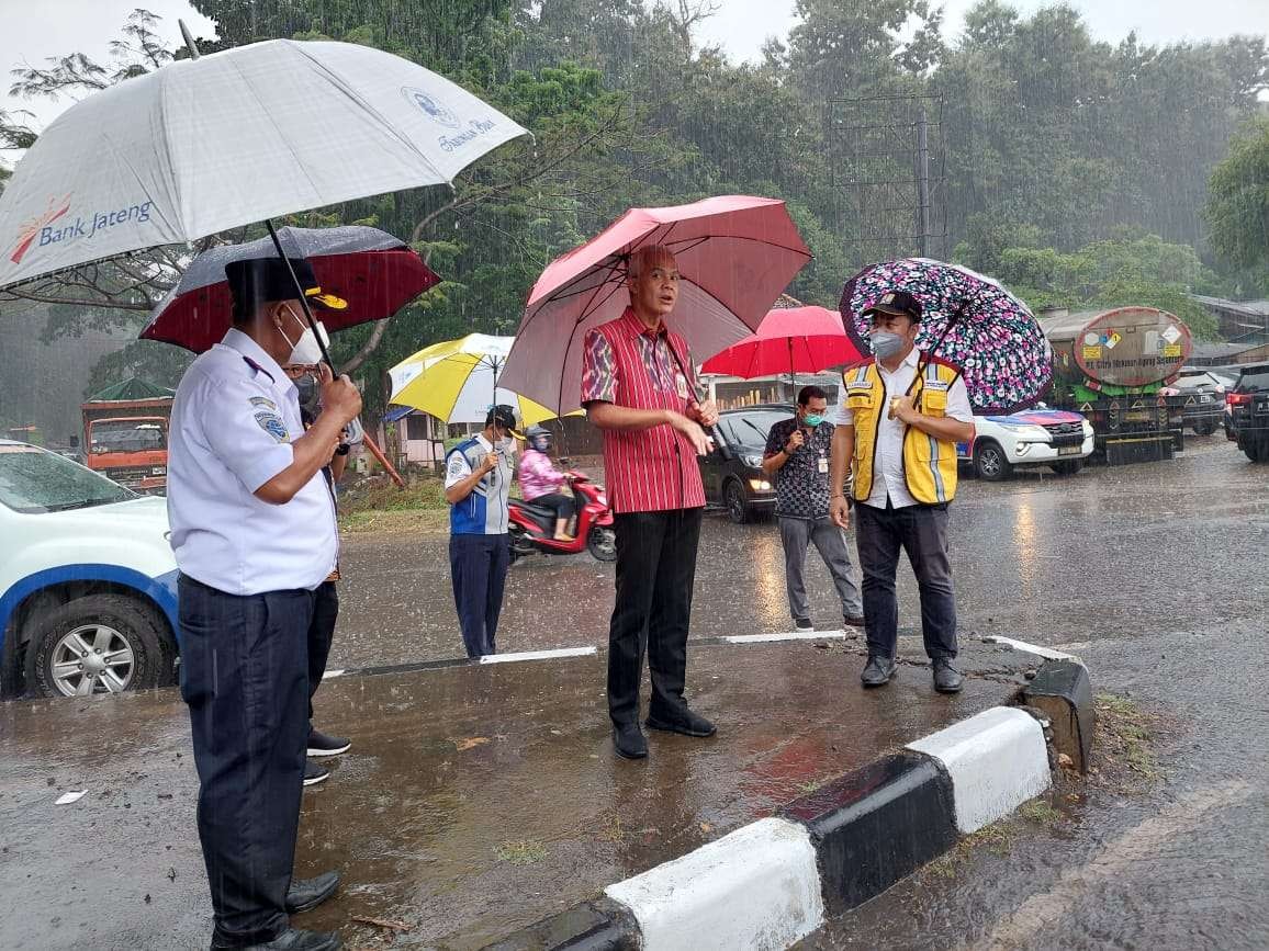 Gubernur Jawa Tengah, Ganjar Pranowo mengecek sejumlah jalur mudik di Jawa Tengah. (Foto: Dok Jateng)