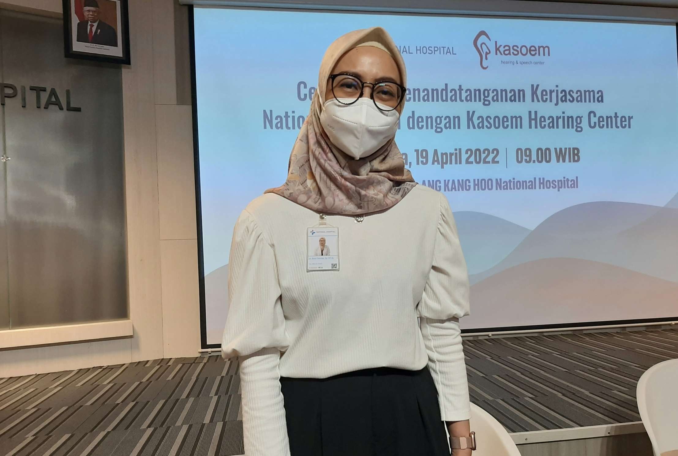 Dokter Rosa Falerian, SpTHT-KL(K) dari National Hospital Surabaya saat melakukan health talk, Selasa, 19 April 2022. (Foto: Pita Sari/Ngopibareng.id)