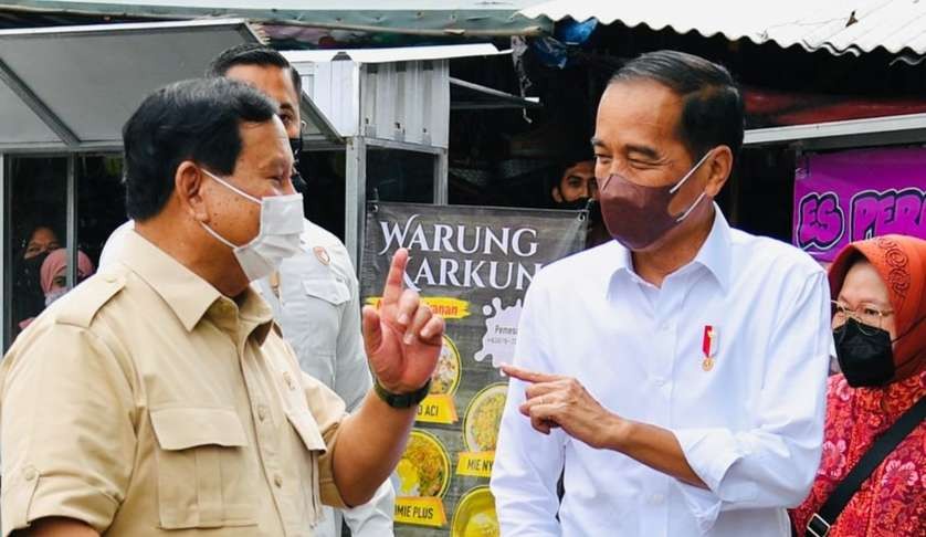 Presiden Jokowi bersama Menhan Prabowo Subianto di Sumenep singgung arus mudik lebaran ( Foto: Setpres)