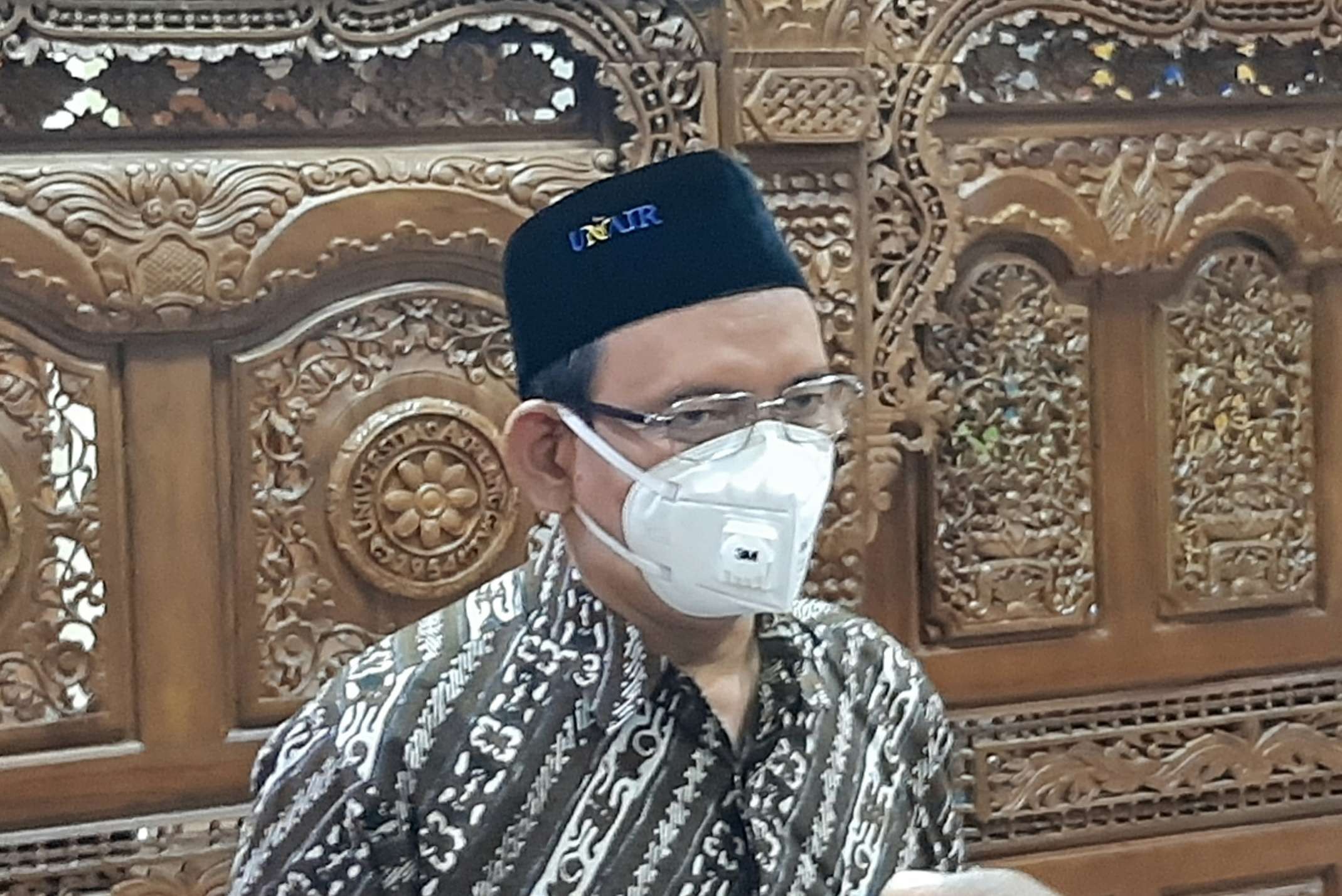 Rektor Unair Prof Nasih saat ditemui wartawan di Gedung Rektorat, Kamis, 21 April 2022. (Foto: Pita Sari/Ngopibareng.id)