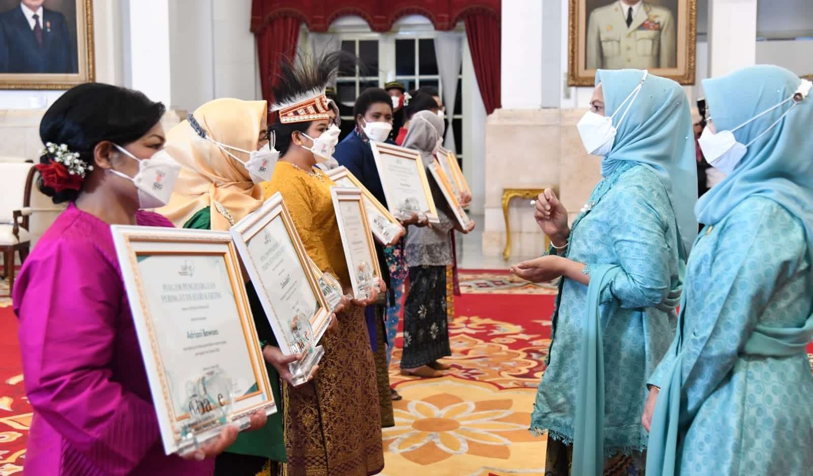 pemberian penghargaan untuk 514 perempuan berjasa dan berprestasi di berbagai bidang, Kamis 21 April 2022. (Foto: Setptes)