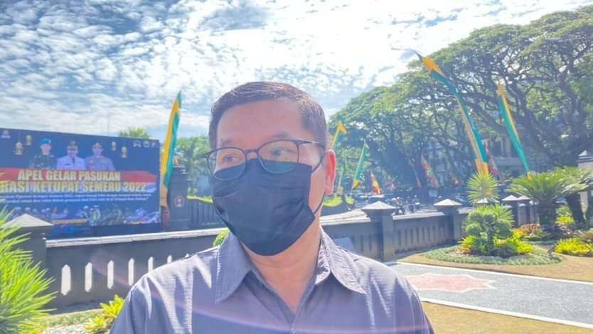 Kepala Dinas Kesehatan (Dinkes) Kota Malang, dokter Husnul Mu'arif saat ditemui di depan Balaikota Malang (Foto: Lalu Theo/ngopibareng.id)