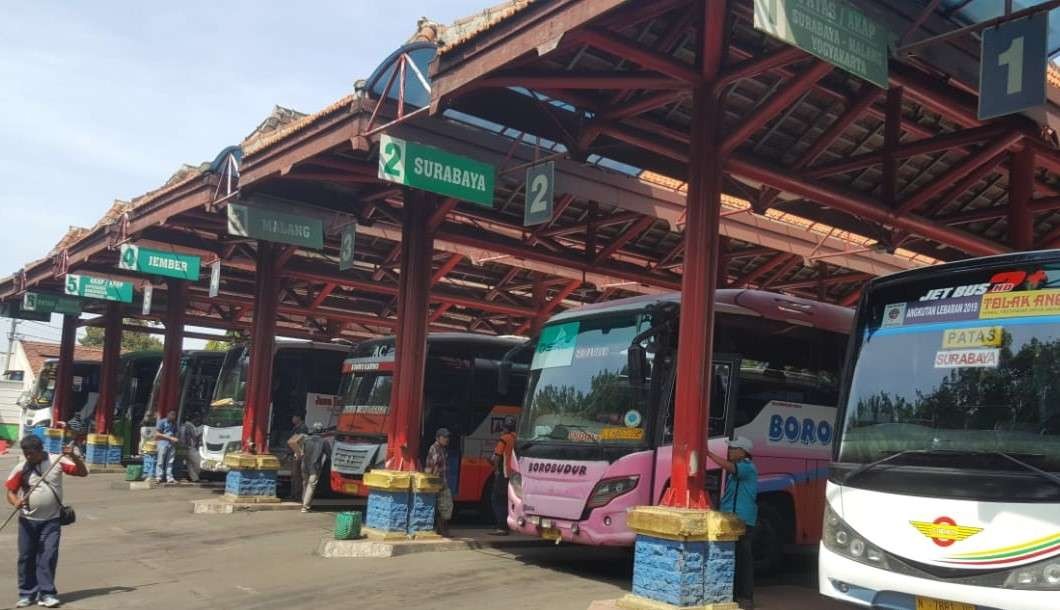 Terminal Bayuangga, Kota Probolinggo bersiap menerima lonjakan penumpang saat mudik lebaran. (Foto: Ikhsan Mahmudi/Ngopibareng.id)
