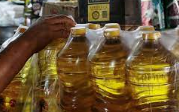 Kemelut minyak goreng yang tak kunjung usai sejak Desember 2021 lalu, diikuti Presiden Joko Widodo dengan mengeluarkan aturan larangan ekspor. (Foto: ist)