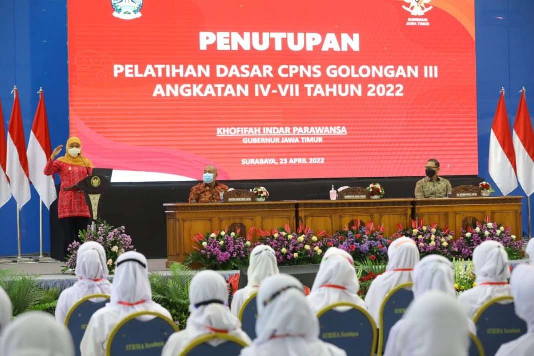 Gubernur Jatim menutup Latsar CPNS Golongan III Angkatan 16 dan 17 Tahun 2022 di Aula Kampus Stesia Surabaya. (Foto: Istimewa)