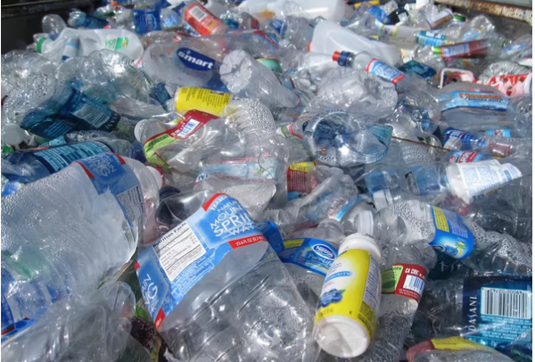 Pemkot di Surabaya resmi melarang penggunaan kantong plastik. (Foto: ist)