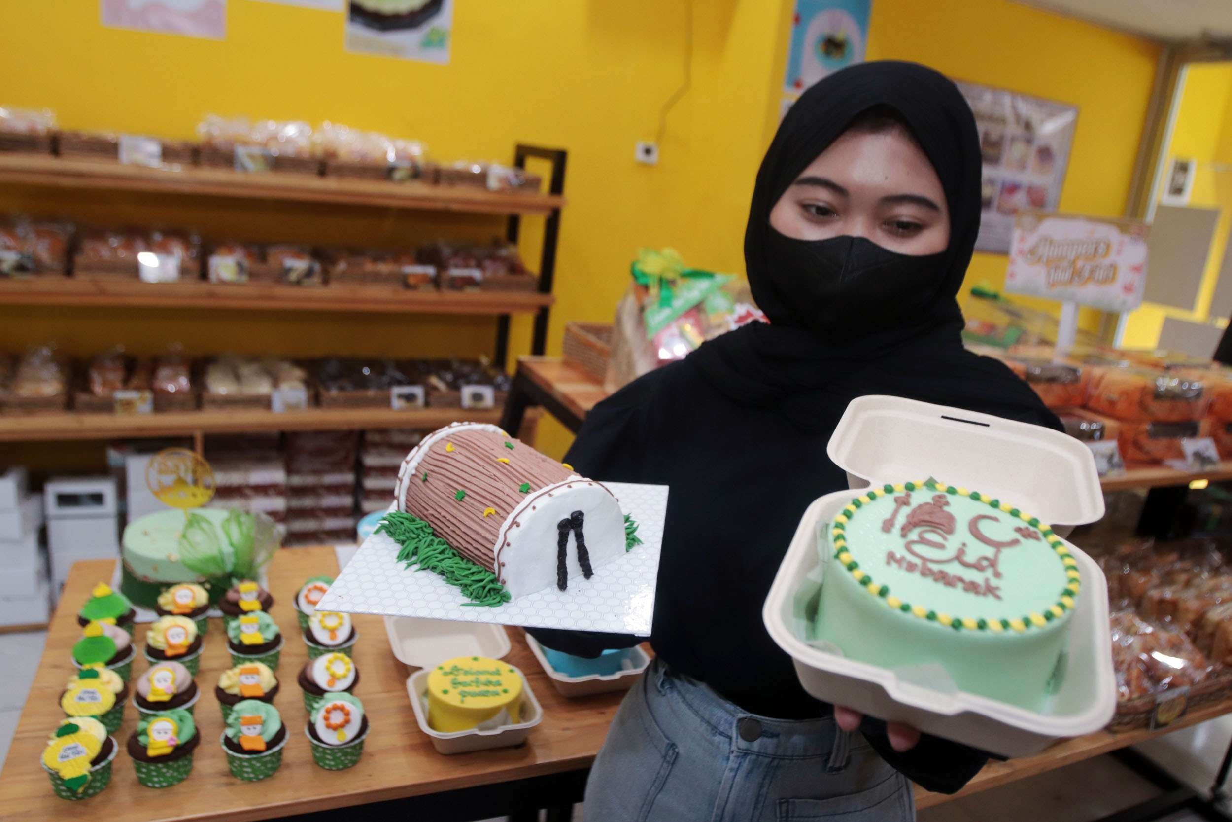 Kue bertema lebaran untuk pilihan hampers dan kue lebaran sedang tren di Surabaya. (Foto: Istimewa)