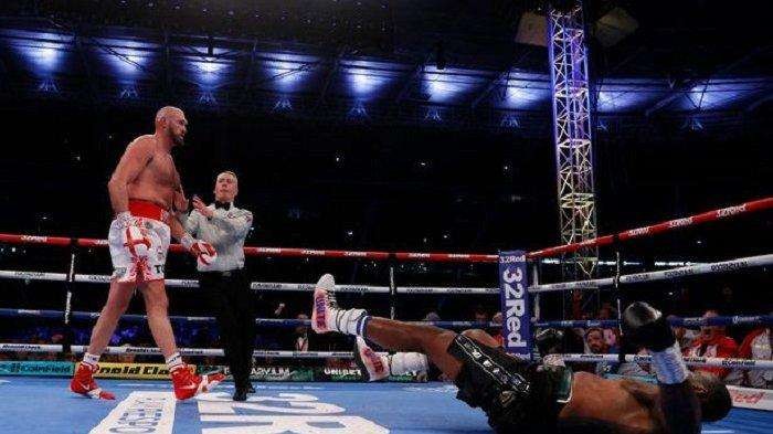 Tyson Fury KO Dillian Whyte ronde ke-6 untuk pertahankan gelar juara dunia kelas berat. Pertandingan tinju berlangsung di Stadion Wembley, Inggris, Minggu 24 April 2022. (Foto: mirror.co.uk)
