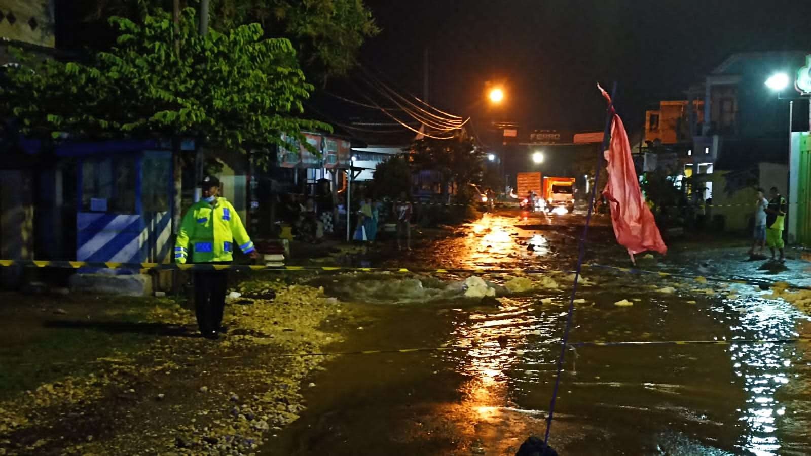 Pipa PDAM Tugu Tirta Kota Malang yang bocor. (Foto: Istimewa)