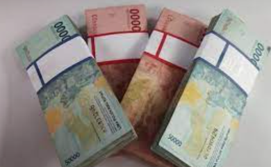 Polres Mojokerto Kota menyita uang tunai Rp3,73 miliar dari JRS, 29 tahun  Kamis, 7 April 2022. Pelaku hingga Minggu belum jadi tersangka. (Foto: suara)
