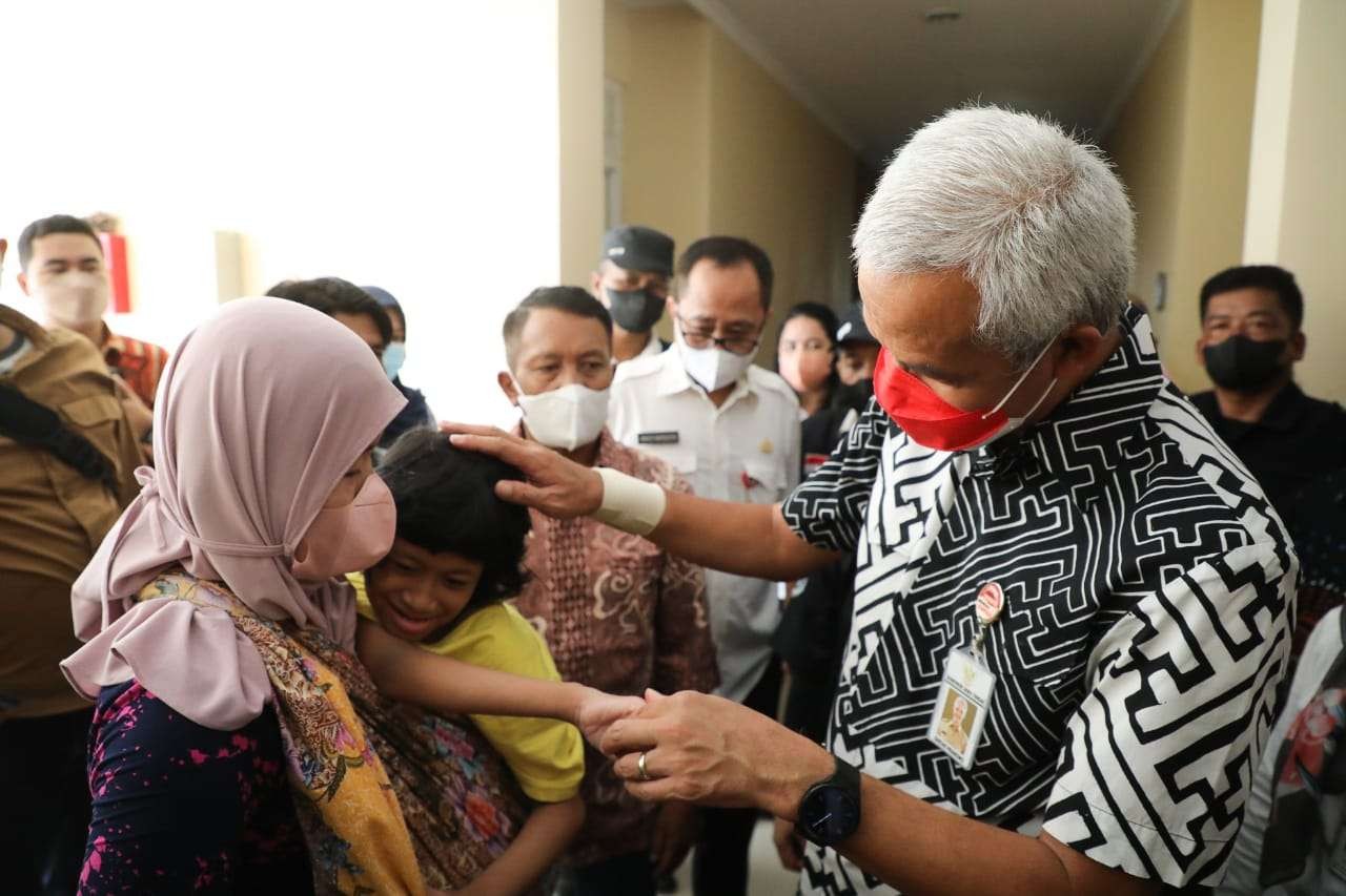 Royta, salah satu penghuni rumah susun Kaligawe Semarang, saat wadul tunggakan BPJS, Rabu 27 April 2022. (Foto: Istimewa)